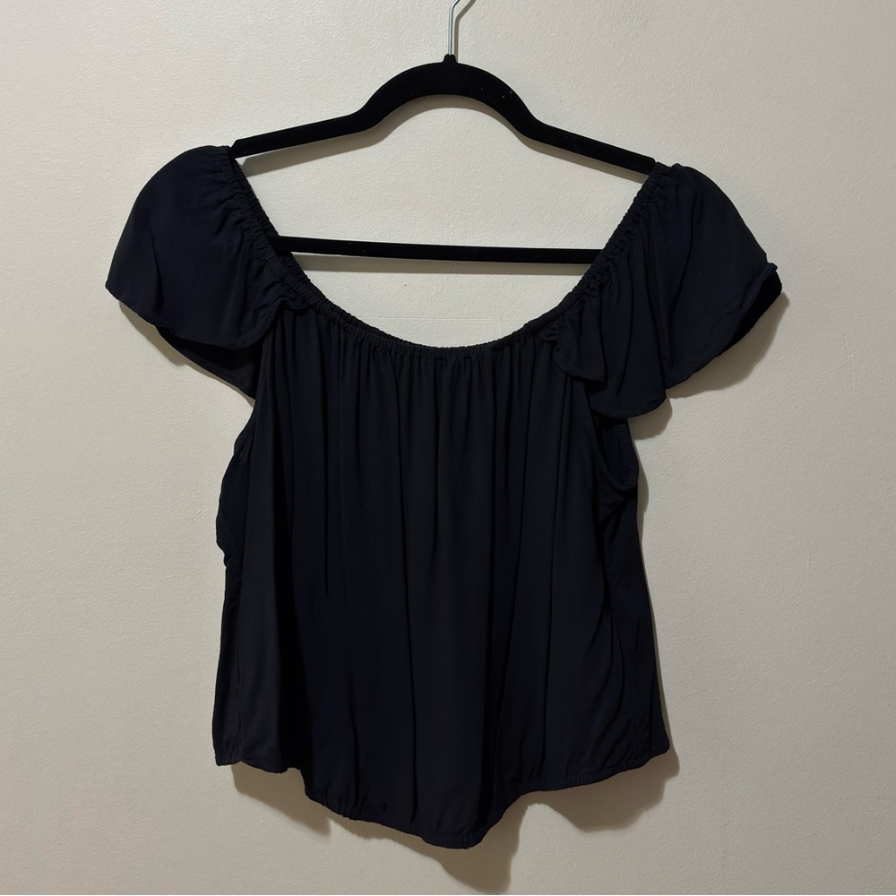 🌸Abercrombie & Fitch Black Off-Shoulder Blouse